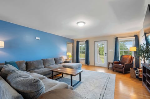 Your perfect spot to unwind, inviting space to curl up, recharge, and feel right at home.