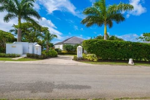 Elysium is situated within the prestigious Royal Westmoreland estate and benefits from sweeping Caribbean sea views, 24 hour security, Full Royal Westmoreland membership, along with access to Mullins Beach Club.