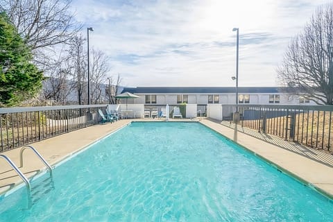 Seasonal Outdoor Pool - Opens May 22 to September 30
