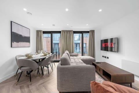 Light-filled open-plan living in trendy Ancoats