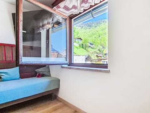 Interior Design, Room, Hardwood, Wood Stain, Daylighting, Linens, Living Room, Pillow