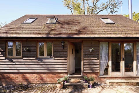 The Tiled Cottage, Ashford - Host & Stay