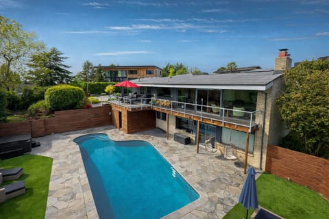 Your private stadium-side resort. Luxury outdoor living with easy access to Lumen Field. The perfect high-capacity retreat for World Cup 2026 fans and families.