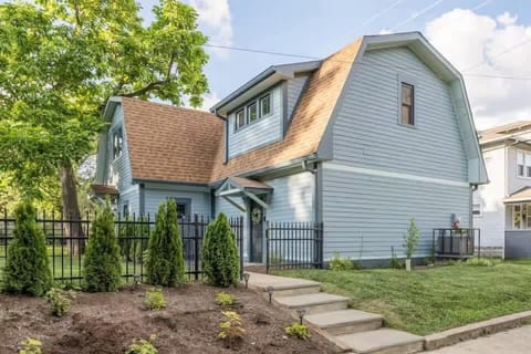 Welcome to The King's Carriage House!
