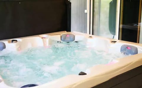 Indoor spa tub