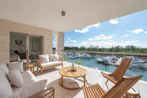 Terraza con vista a la marina