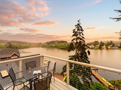 Lake View Deck: Sip cocktails while soaking in breathtaking sunrises and sunsets over the serene waters!