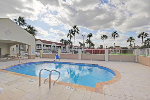 Holiday Home Swimming Pool