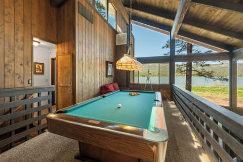 Game Room / Loft - Game Room / Loft with seating and pool table