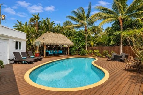 Enjoy a refreshing poolside escape with lush tropical surroundings and plenty of space to relax under the Florida sunshine. 🌴☀️💦