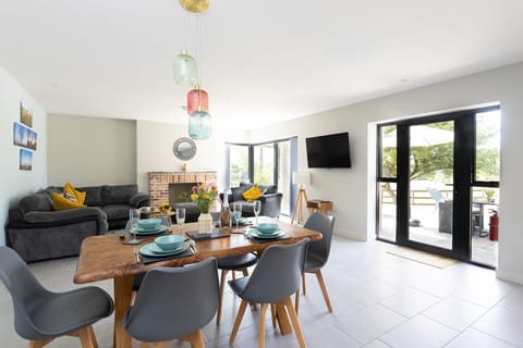 Bramley Lodge Kitchen - StayCotswold