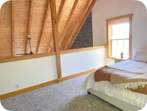 Upstairs loft bedroom.