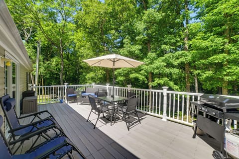 Kuttawa Vacation Rental | 3BR | 2BA | 1,492 Sq Ft | Stairs Required