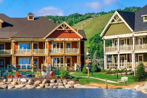 Explore on-site spaces and amenities just steps from your door.