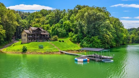 Sevierville-Cabin-Blue-Iris-Lakehouse-Exterior-Aerial-Waterfront (10)