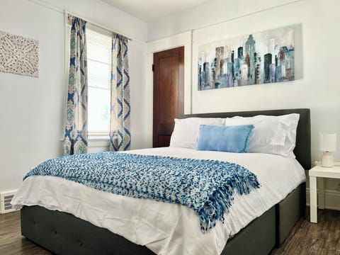 Queen bed, Walk in closet and AC unit