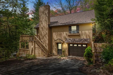 Arrive to a warm, inviting retreat designed for relaxing getaways