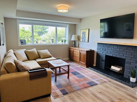 Livingroom with a mountain view and plenty of natural light.