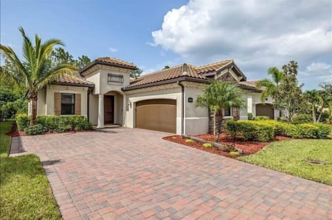 Single Family Home in Bonita National