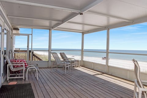 Large Beach Front Screened Deck
