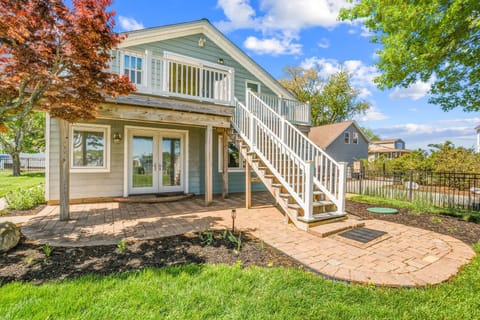 Charming waterfront facade with private entrance