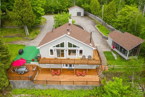 Big deck, big yard, big lake — hard to beat