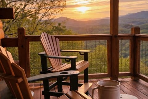 Imagine having coffe with these incredible Smoky Mountain Views