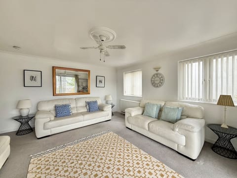 Spacious living room with access to the balcony