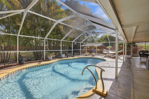 Hotel, Resort, Pool, Water, Swimming Pool
