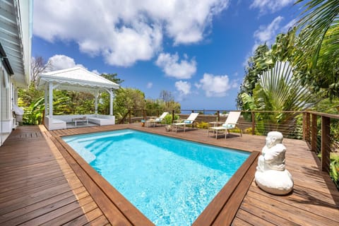 Unforgettable sea views from the terrace of Villa Bel Peyi for memorable sunbathing moments in Sainte-Luce.