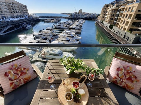 Wake up to uninterrupted marina views in your own waterfront retreat. Enjoy breakfast on the balcony, watch luxury yachts drift by, and soak up the best of Glenelg — all just moments from the beach, cafés, restaurants and the iconic Jetty Road precinct