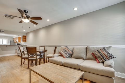 Kenner Vacation Rental | 2BR | 2.5BA | 1,200 Sq Ft