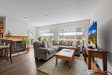 Living Room - Living area with Smart TV – plenty of space to relax and recharge.