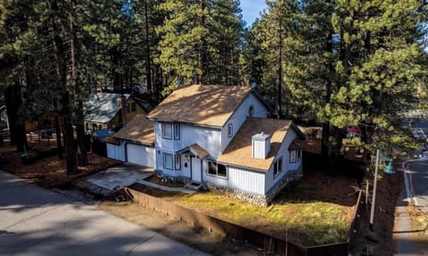 Birds Eye View - 2543 Knox Avenue