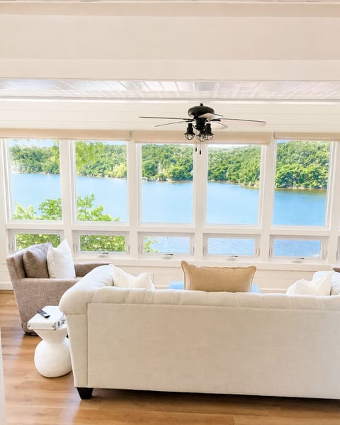 Wake up to breathtaking lake views from the comfort of this bright and beautifully designed living space. Floor-to-ceiling windows bring the outdoors in, creating the perfect spot to relax, unwind, and soak in the peaceful waterfront scenery. ✨🌊