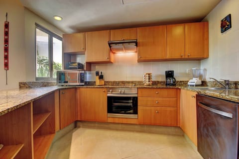 Fully equipped kitchen with dishwasher