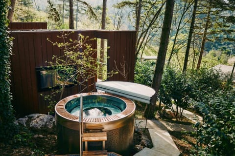 Jacuzzi