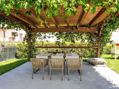 Wood, Shade, Furniture, Garden, Outdoor Furniture, Outdoor Structure, Outdoor Table, Groundcover, Pergola