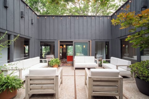 Atrium for entertaining in the center of the the home