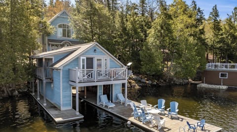 Cottage &amp; boathouse with Upper Living Area
