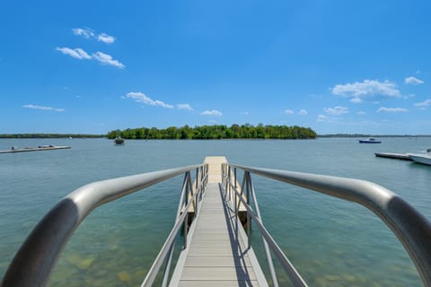 Hull Vacation Rental | Studio | 1BA | 851 Sq Ft