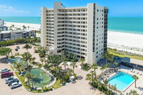 The FABULOUS Riveria Club sits right on the Gulf