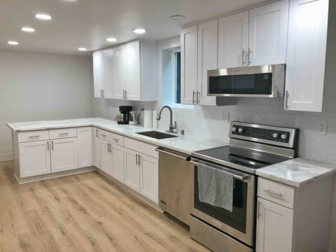 Newly renovated kitchen!