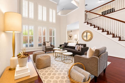 A light-filled, open space where mornings feel calm and unhurried, and evenings naturally gather everyone together.