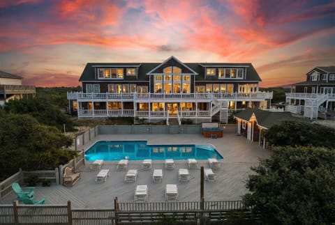 Oceanfront Estate — The Mark Twain at Sunset, 18BR on 3 Private Acres, Corolla 4x4 Beach, Private Pool & Hot Tub, Sleeps 40