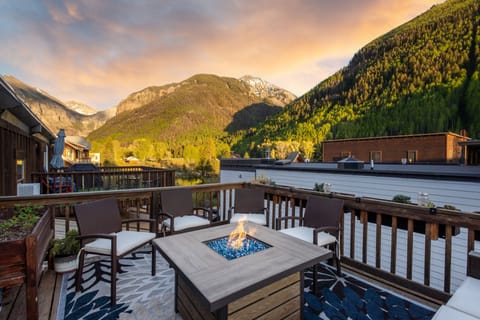 Welcome to Spruce Street Lookout! Stunning Private deck with gas fireplace.