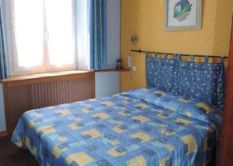 Bedroom. Interior and views may vary based on location and availability.