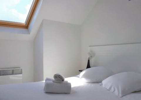Bedroom. Interior and views may vary based on location and availability.