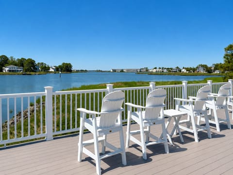 Bayside at Bethany Lakes community sunset deck on White Creek