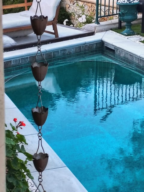 Outdoors Pool and Jacuzzi 
Request to heat up, slight additional charge 